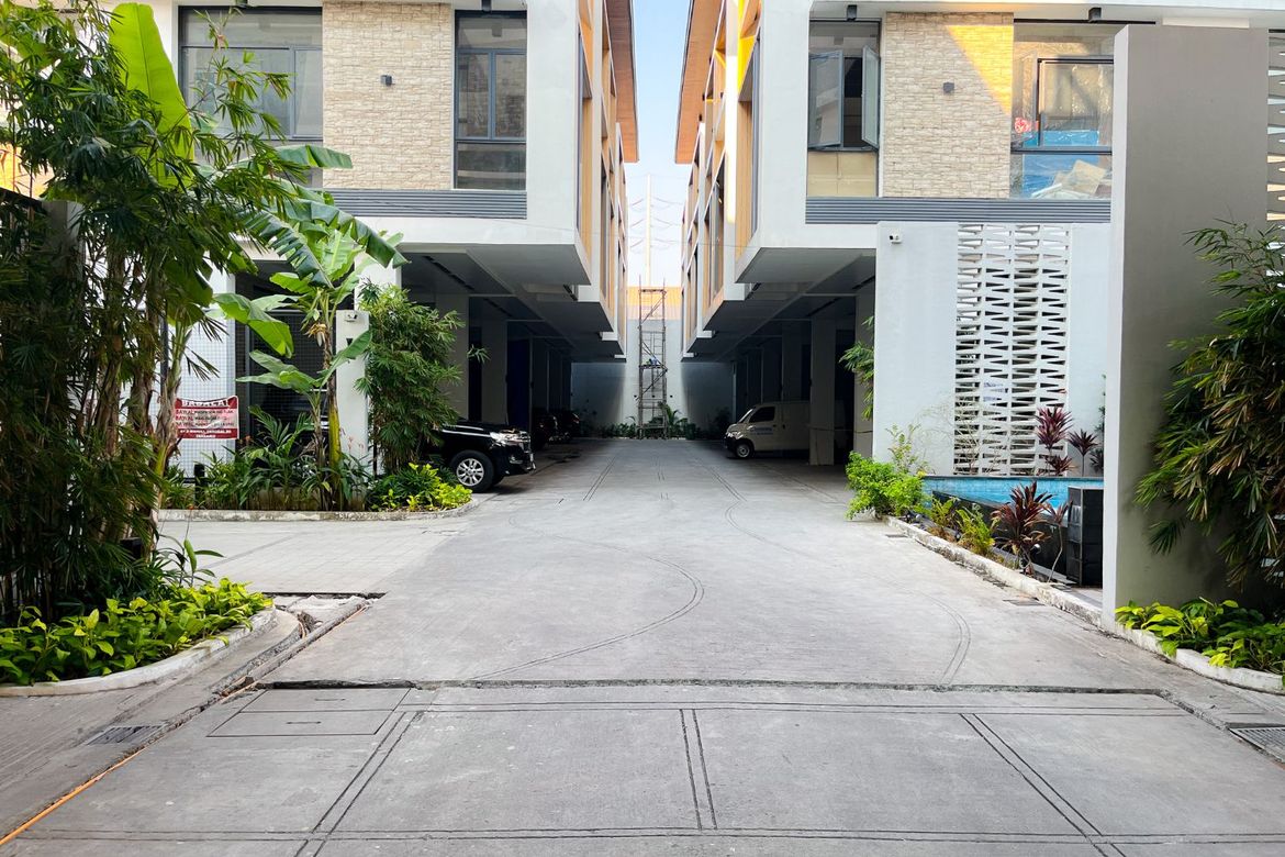 5 Bedroom Townhouse for Sale in Santo Domingo, Quezon City, Metro Manila – photo 5