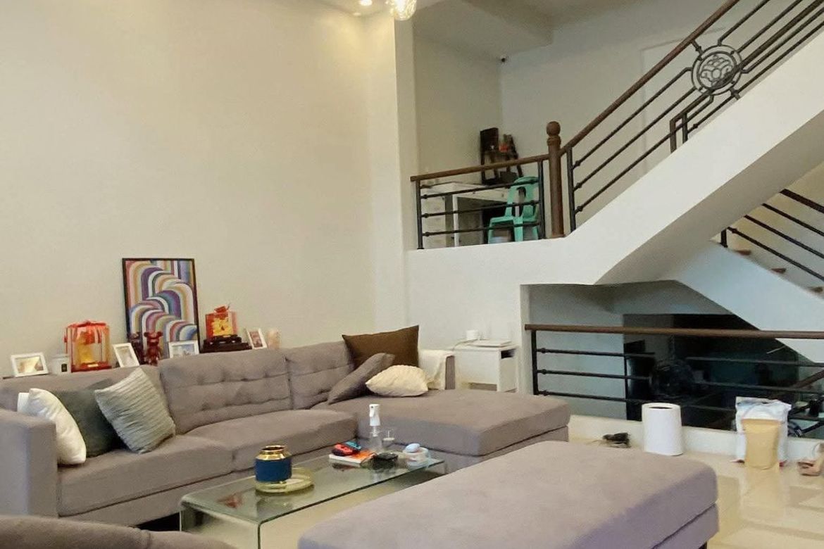 5 Bedroom Townhouse for Sale in South Triangle, Quezon City, Metro Manila near MRT-3 Quezon Avenue – photo 2