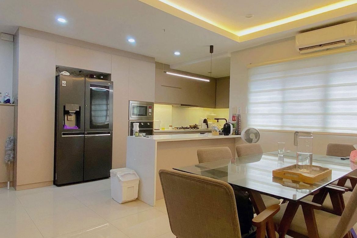 5 Bedroom Townhouse for Sale in South Triangle, Quezon City, Metro Manila near MRT-3 Quezon Avenue – photo 3