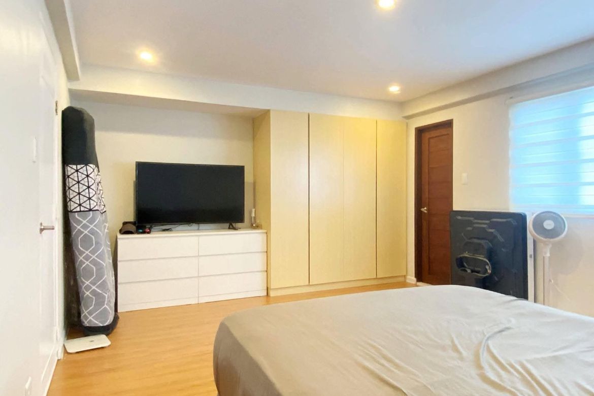 5 Bedroom Townhouse for Sale in South Triangle, Quezon City, Metro Manila near MRT-3 Quezon Avenue – photo 6