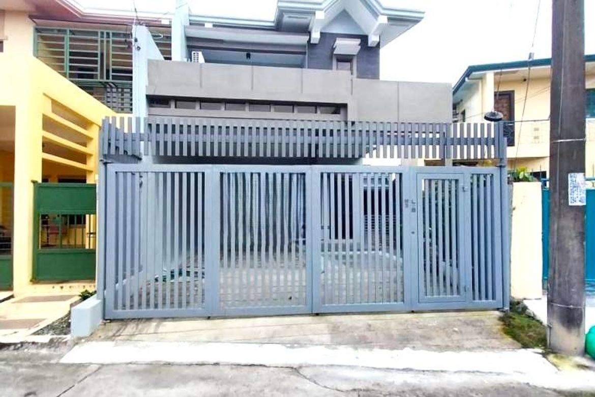 5 Bedroom Townhouse for Sale in Talon Dos, Las Piñas, Metro Manila