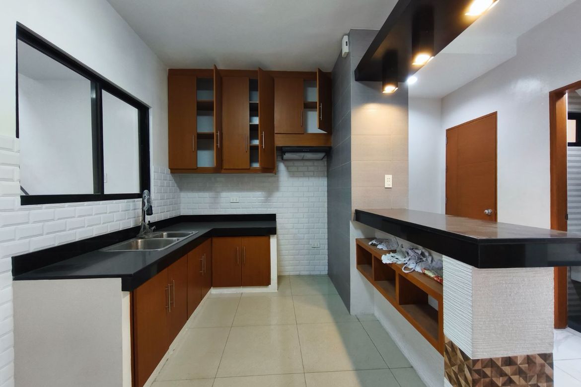 5 Bedroom Townhouse for Sale in Talon Dos, Las Piñas, Metro Manila – photo 5
