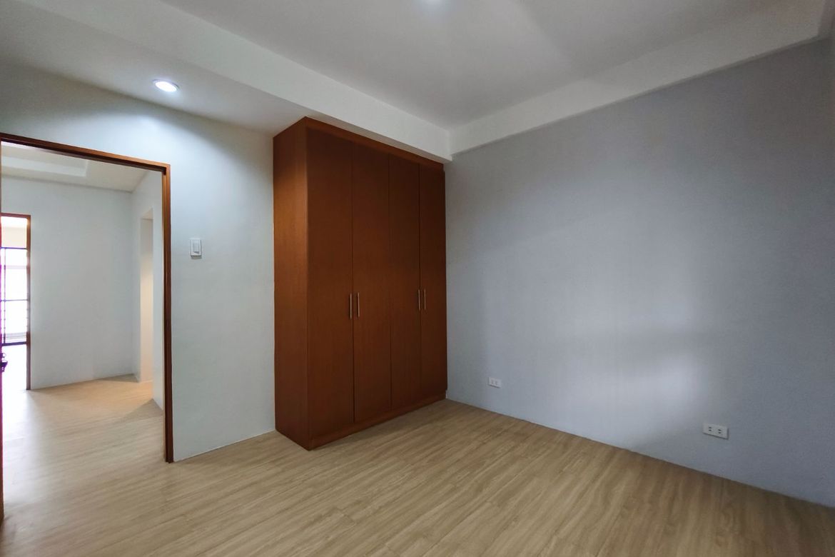 5 Bedroom Townhouse for Sale in Talon Dos, Las Piñas, Metro Manila – photo 8