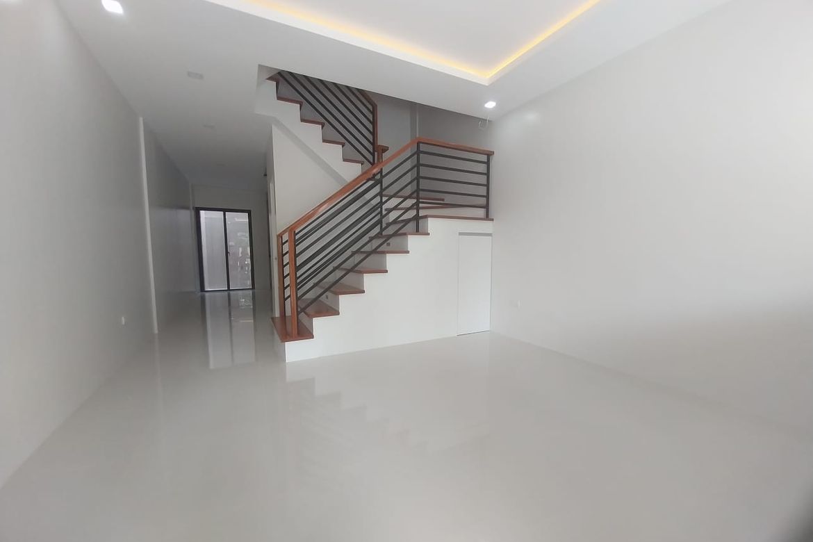 5 Bedroom Townhouse for Sale in Talon Kuatro, Las Piñas, Metro Manila – photo 3