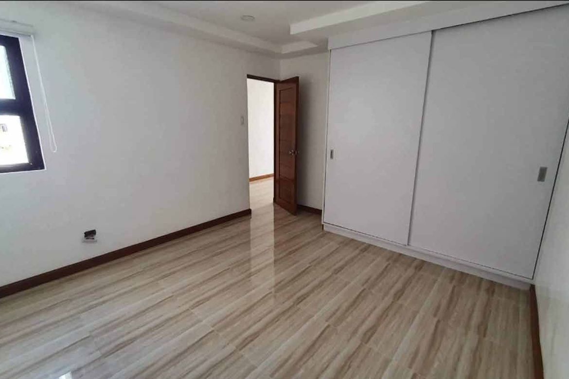 5 Bedroom Townhouse for Sale in Tandang Sora, Quezon City, Metro Manila – photo 7