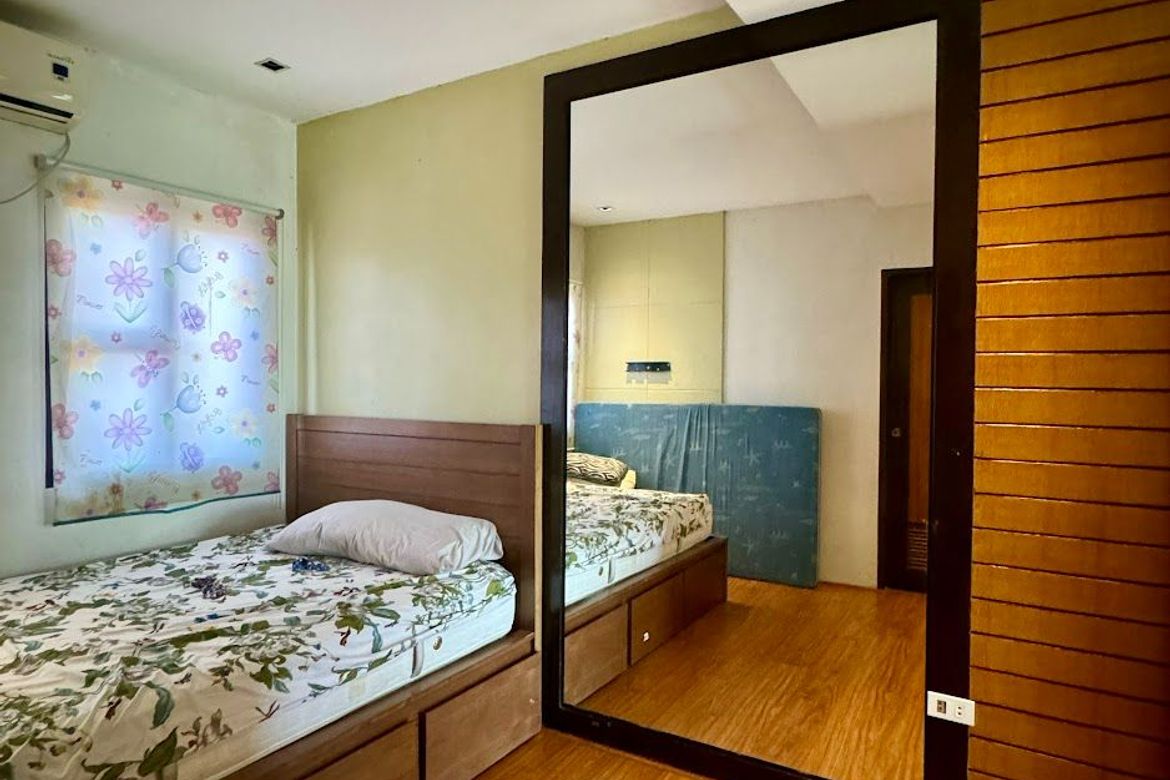 5 Bedroom Townhouse for Sale in West Crame, San Juan, Metro Manila near MRT-3 Santolan – photo 3
