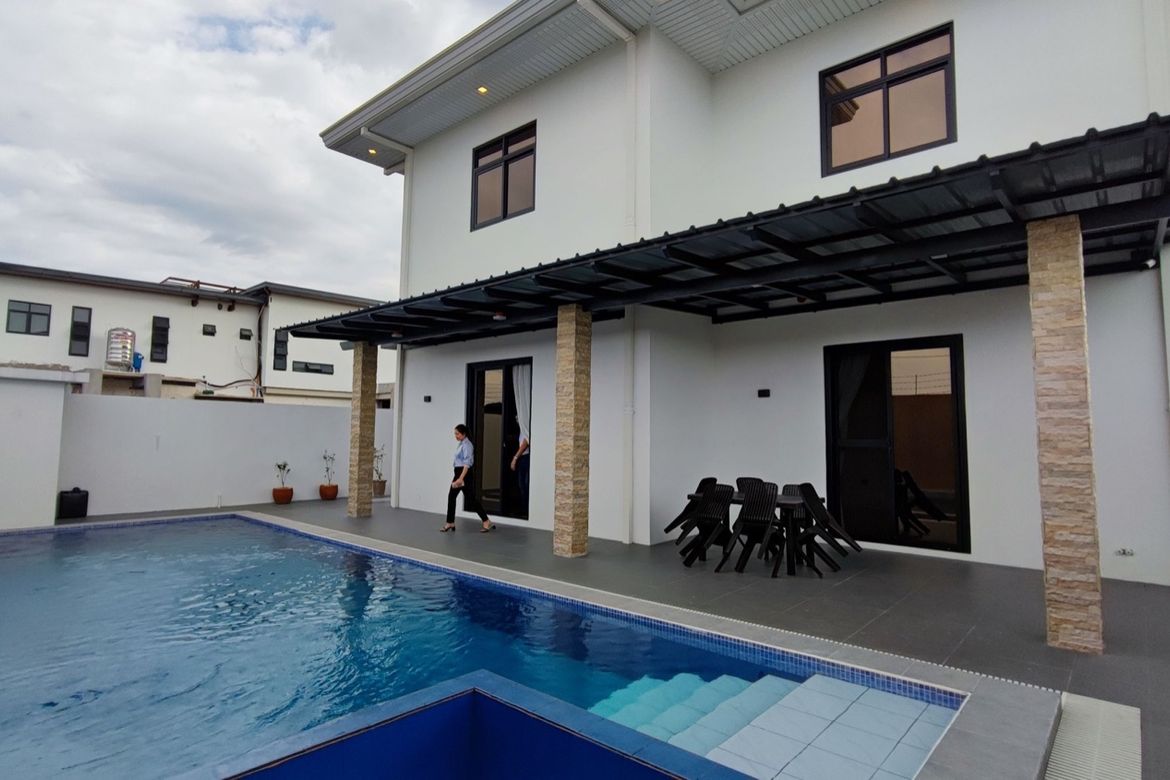 5 Bedroom Villa for Sale in Amsic, Angeles, Pampanga