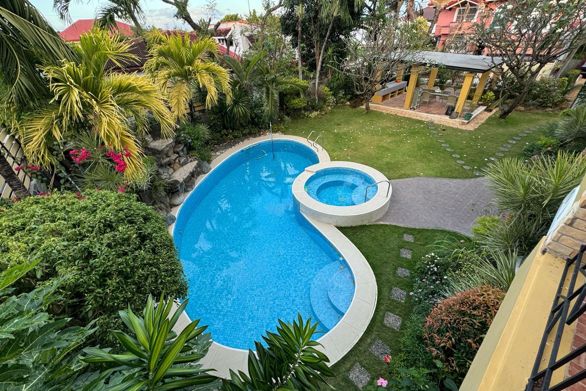 5 Bedroom Villa for Sale in BF Homes, Parañaque, Metro Manila – photo 3
