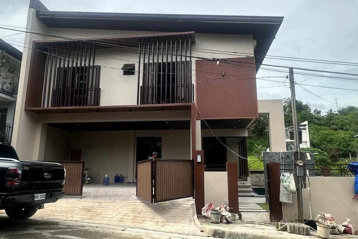 5 Bedroom Villa for Sale in Pulangbato, Cebu City, Cebu