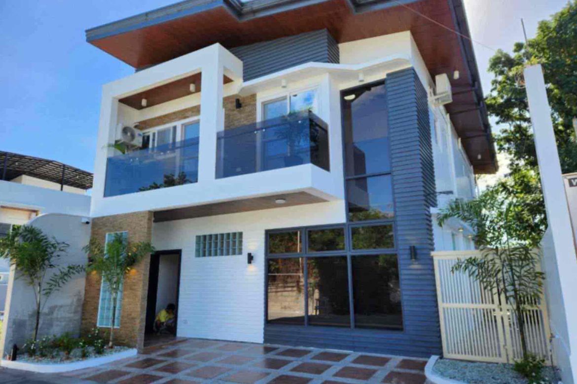5 Bedroom Villa for Sale in Pulung Maragul, Angeles, Pampanga