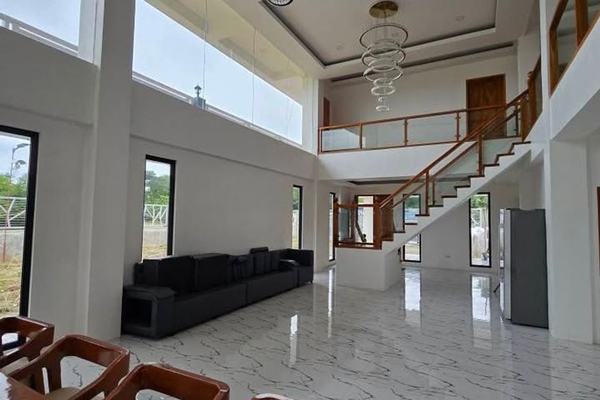 6 Bedroom Commercial for Sale in Poblacion 2, Gerona, Tarlac