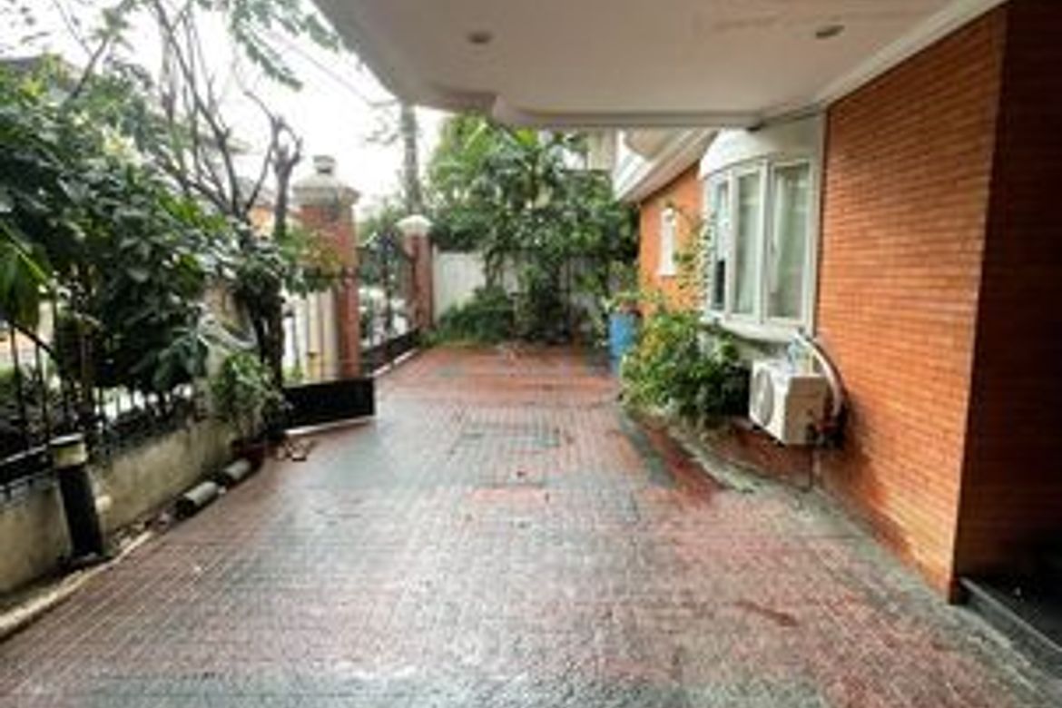 6 Bedroom House for Rent in Bagumbayan, Quezon City, Metro Manila photo 3
