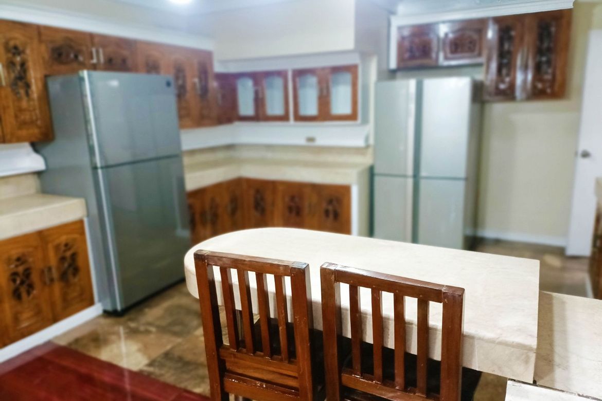 6 Bedroom House for Rent in Merville, Parañaque, Metro Manila photo 8
