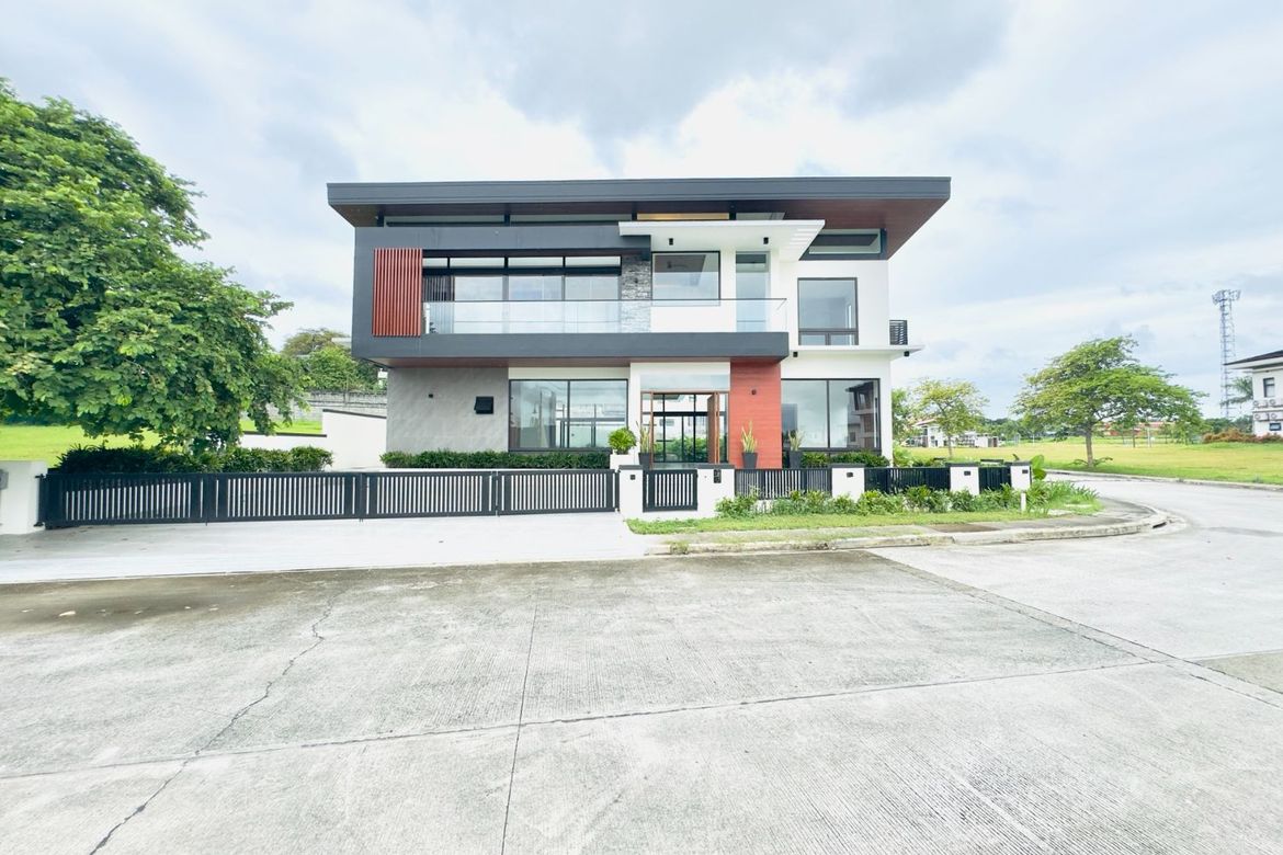 6 Bedroom House for Sale in Almanza Dos, Las Piñas, Metro Manila – photo 2