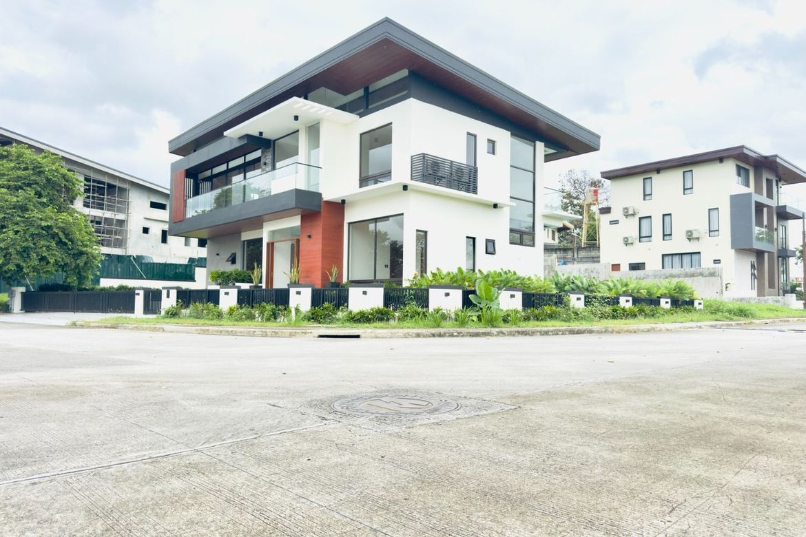 6 Bedroom House for Sale in Almanza Dos, Las Piñas, Metro Manila – photo 3