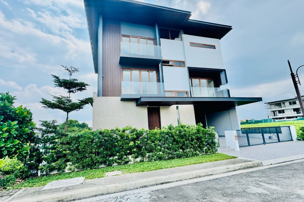 6 Bedroom House for Sale in Almanza Dos, Las Piñas, Metro Manila – photo 2