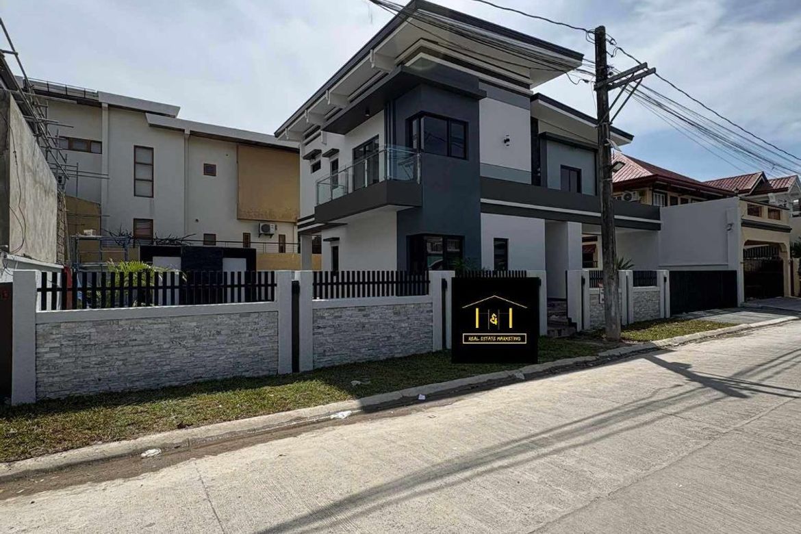 6 Bedroom House for Sale in Anabu I-D, Imus, Cavite