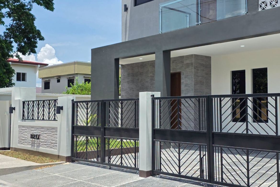 6 Bedroom House for Sale in Anabu II-D, Imus, Cavite – photo 3