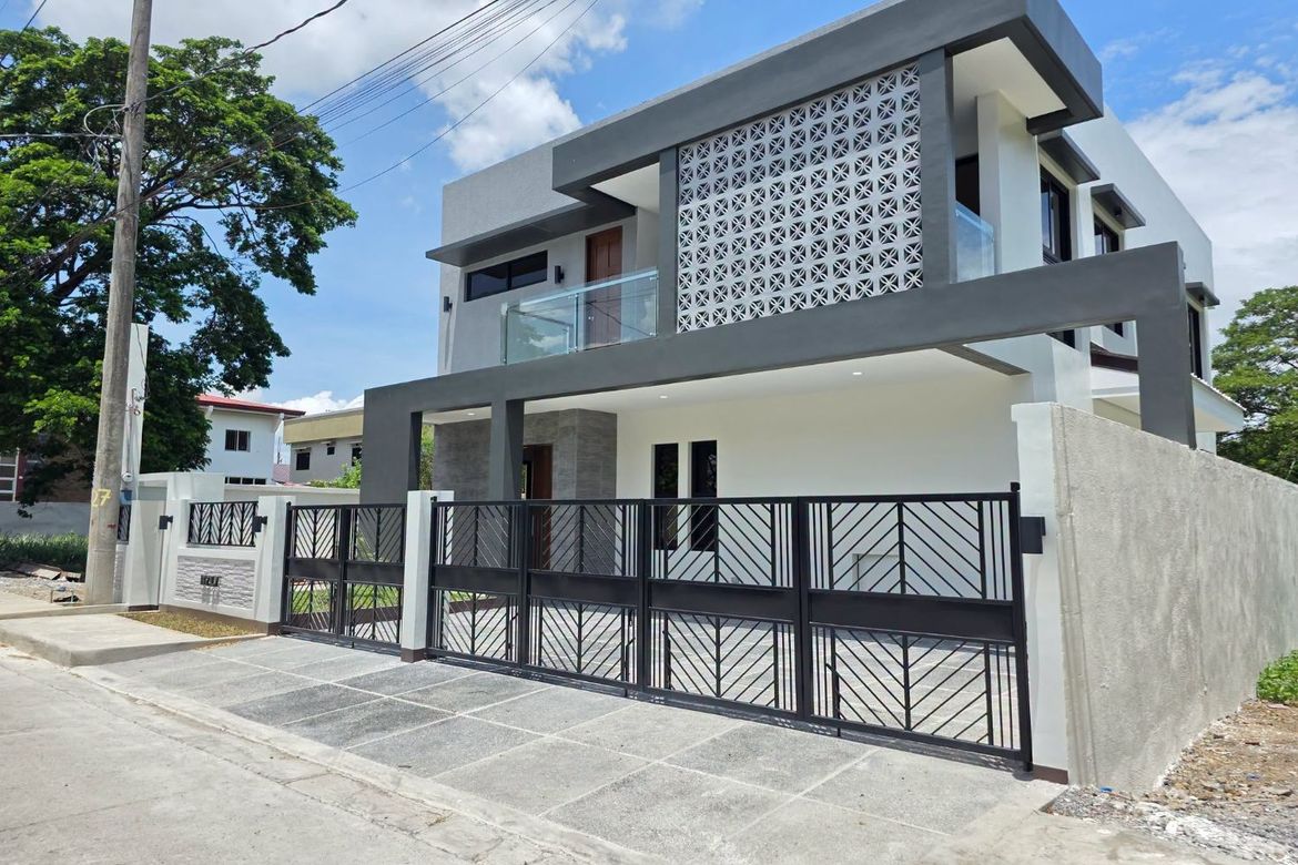 6 Bedroom House for Sale in Anabu II-D, Imus, Cavite – photo 4