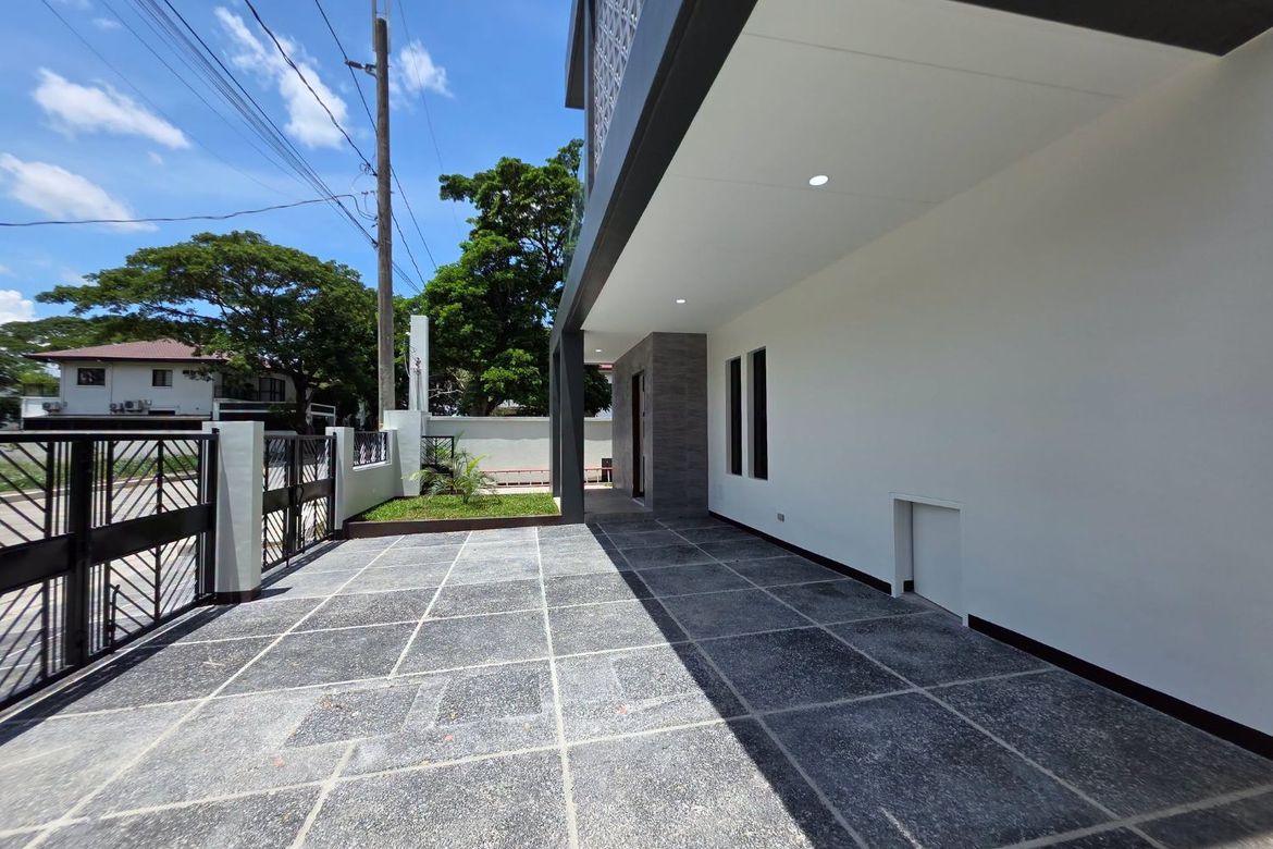 6 Bedroom House for Sale in Anabu II-D, Imus, Cavite – photo 8
