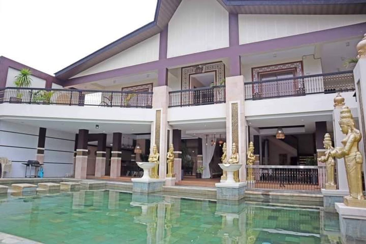 6 Bedroom House for Sale in Bagong Kalsada, Calamba, Laguna