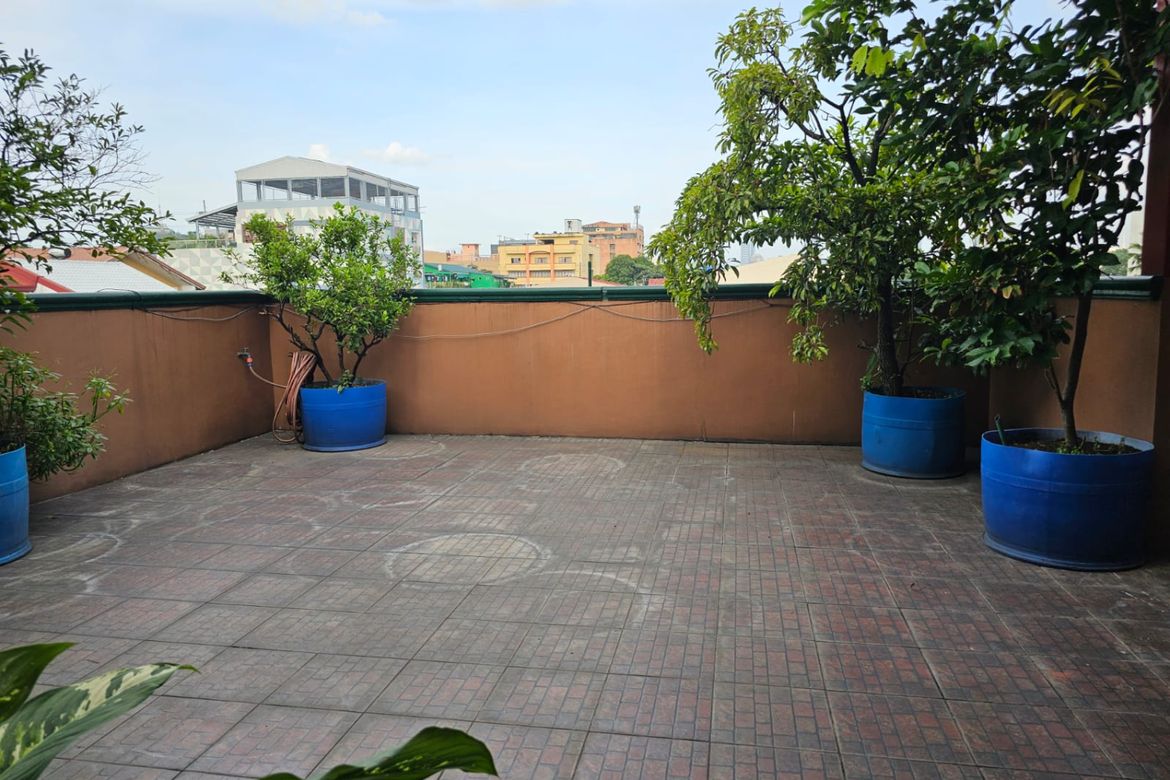 6 Bedroom House for Sale in Balingasa, Quezon City, Metro Manila near LRT-1 Balintawak – photo 3