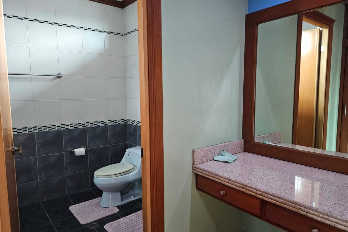 6 Bedroom House for Sale in Balingasa, Quezon City, Metro Manila near LRT-1 Balintawak – photo 4