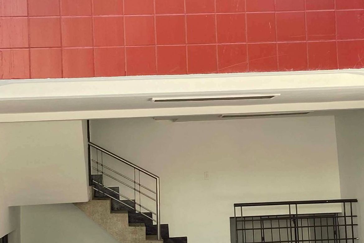 6 Bedroom House for Sale in Barangay 76, Pasay, Metro Manila near LRT-1 EDSA – photo 4