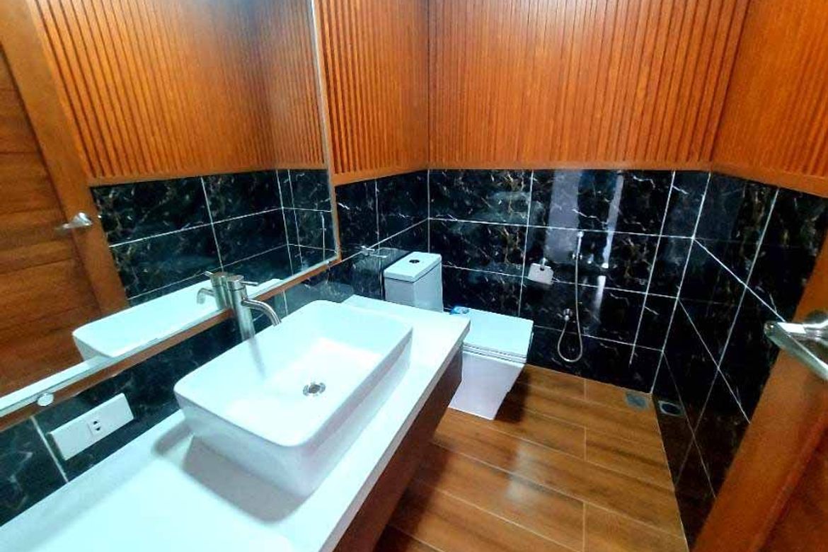 6 Bedroom House for Sale in Batasan Hills, Quezon City, Metro Manila – photo 8