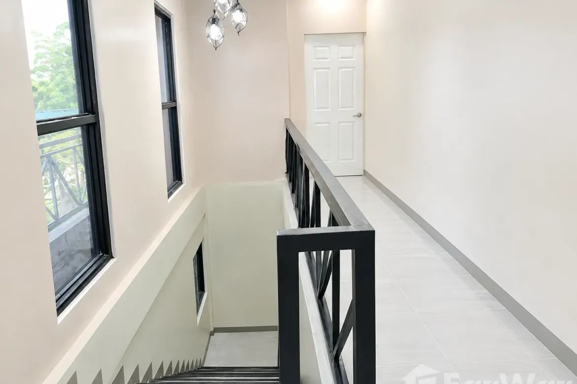 6 Bedroom House for Sale in Batasan Hills, Quezon City, Metro Manila