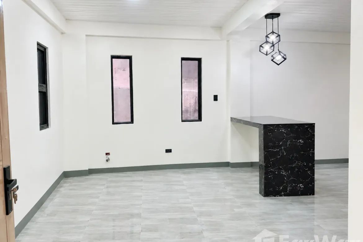 6 Bedroom House for Sale in Batasan Hills, Quezon City, Metro Manila – photo 2
