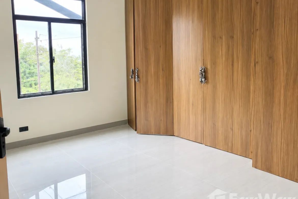 6 Bedroom House for Sale in Batasan Hills, Quezon City, Metro Manila – photo 3