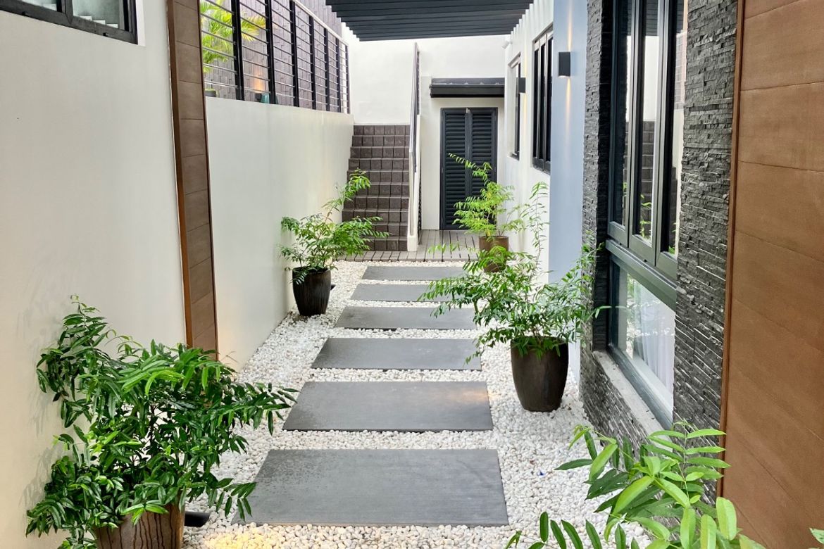 6 Bedroom House for Sale in Batasan Hills, Quezon City, Metro Manila