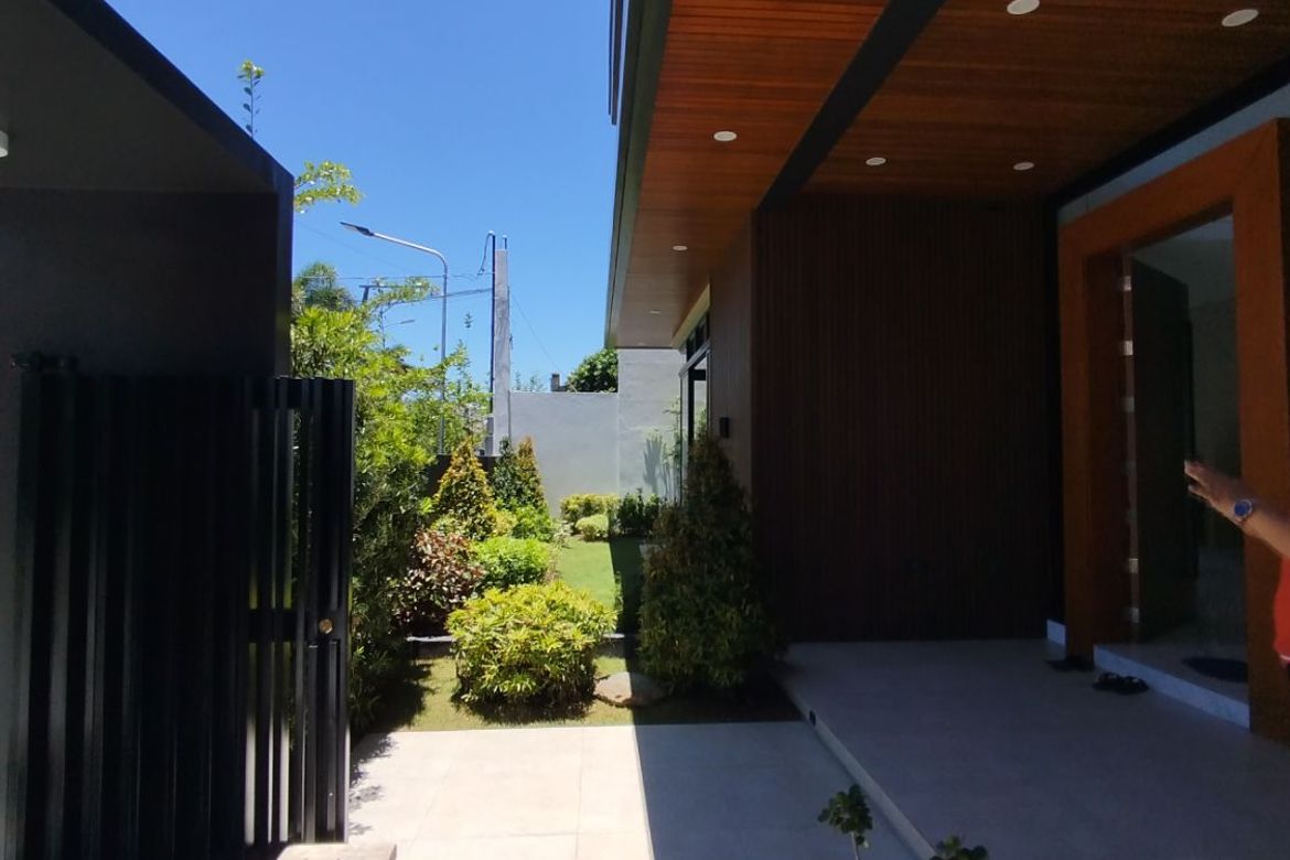 6 Bedroom House for Sale in BF Homes, Parañaque, Metro Manila – photo 5