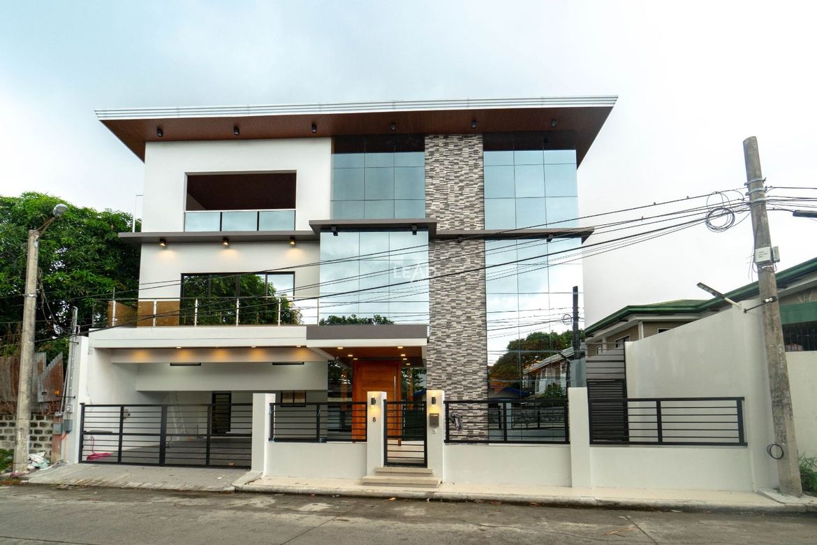 6 Bedroom House for Sale in BGC, Taguig, Metro Manila