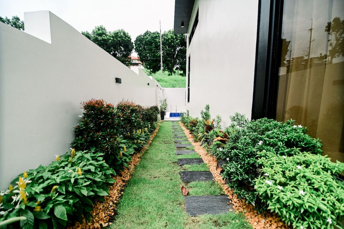 6 Bedroom House for Sale in Cabilang Baybay, Carmona, Cavite – photo 3