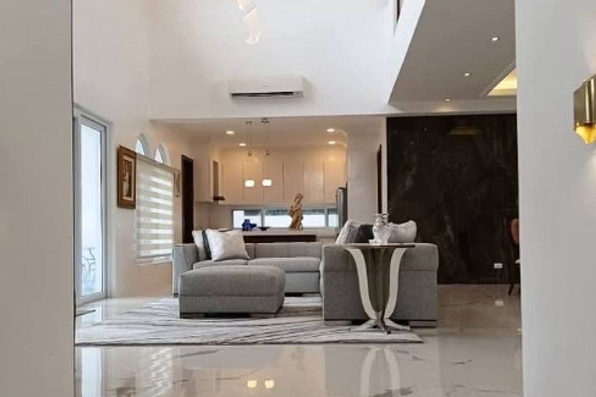6 Bedroom House for Sale in Canlubang, Calamba, Laguna