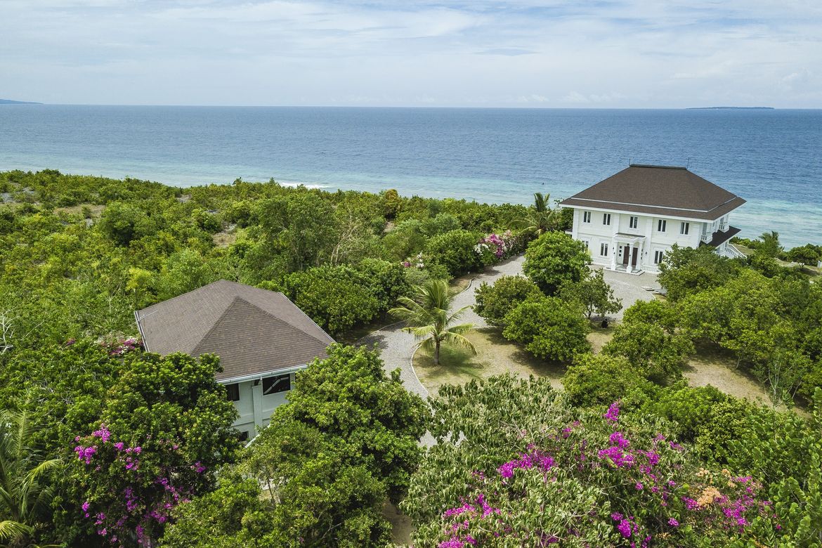6 Bedroom House for Sale in Catarman, Dauis, Bohol