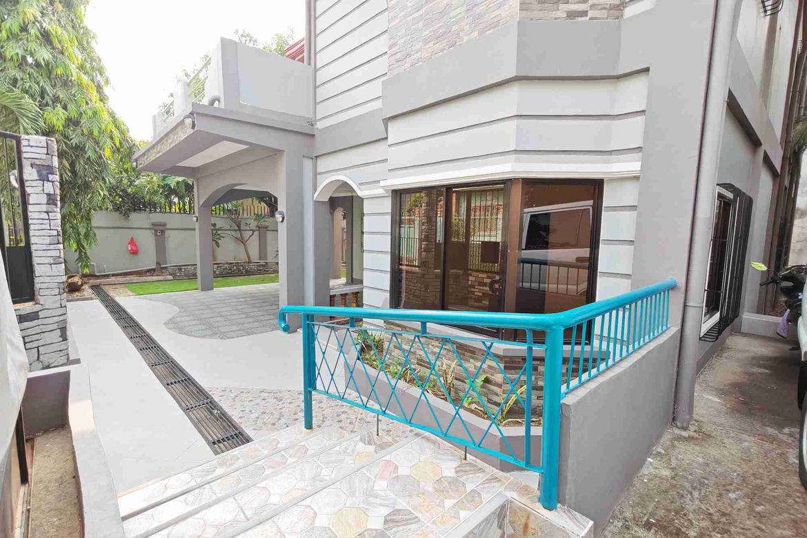 6 Bedroom House for Sale in Centro, Mandaue, Cebu