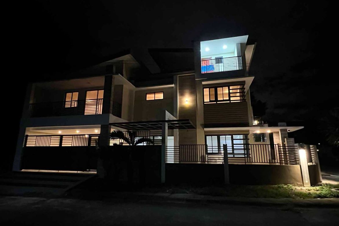 6 Bedroom House for Sale in Commonwealth, Quezon City, Metro Manila – photo 3
