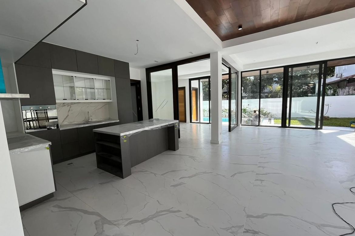 6 Bedroom House for Sale in Cupang, Muntinlupa, Metro Manila