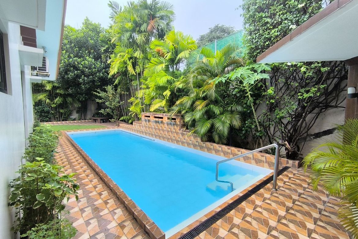 6 Bedroom House for Sale in Cupang, Muntinlupa, Metro Manila