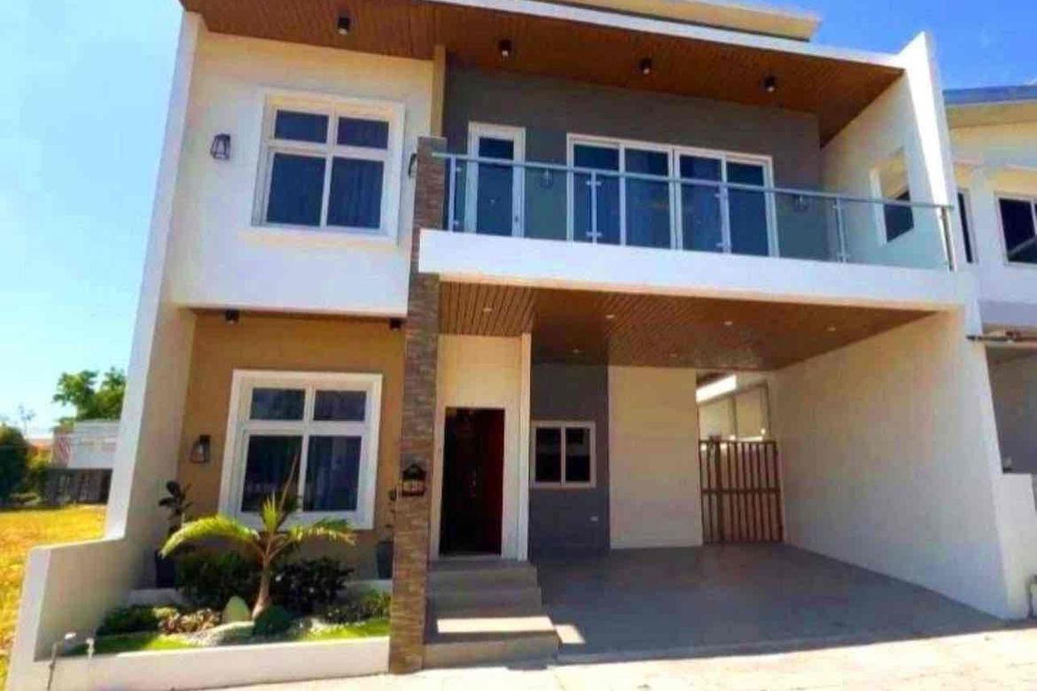 6 Bedroom House for Sale in Cutcut, Angeles, Pampanga