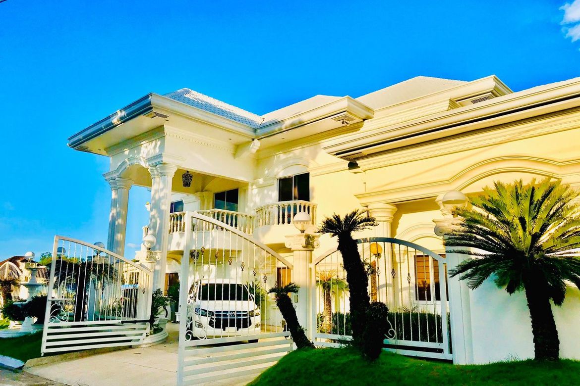 6 Bedroom House for Sale in Cutcut, Angeles, Pampanga