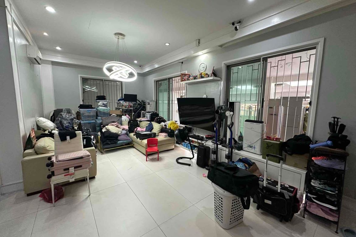 6 Bedroom House for Sale in Damayang Lagi, Quezon City, Metro Manila near LRT-2 J. Ruiz – photo 3
