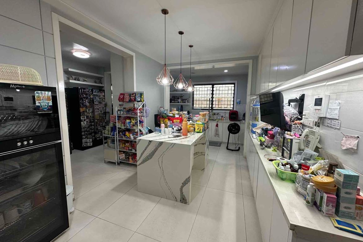 6 Bedroom House for Sale in Damayang Lagi, Quezon City, Metro Manila near LRT-2 J. Ruiz – photo 5