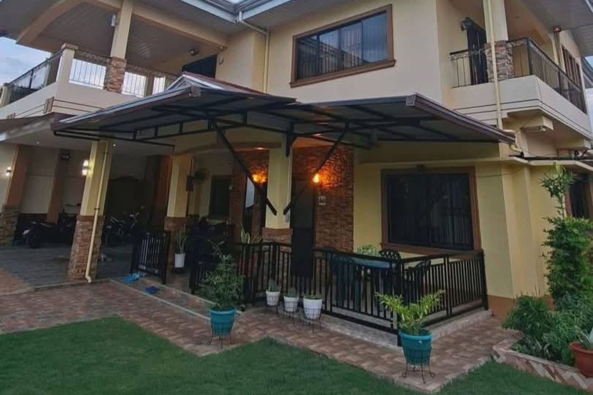 6 Bedroom House for Sale in Daro, Dumaguete, Negros Oriental