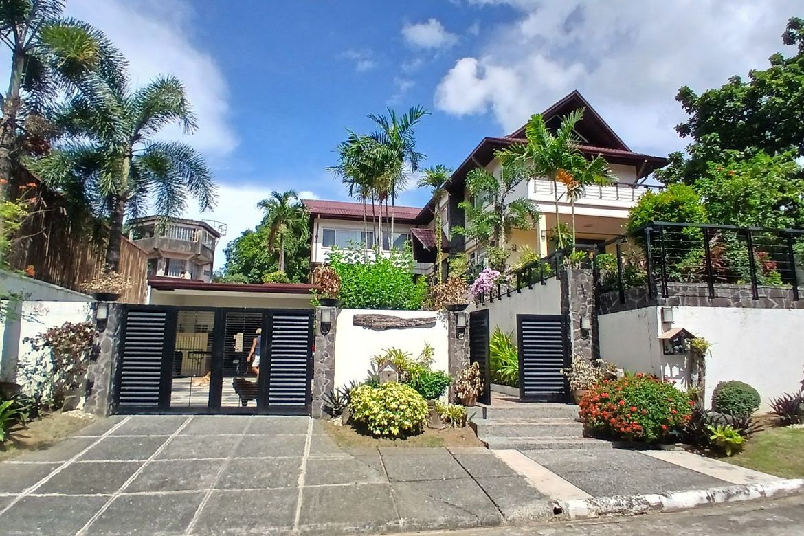 6 Bedroom House for Sale in Dela Paz, Antipolo, Rizal