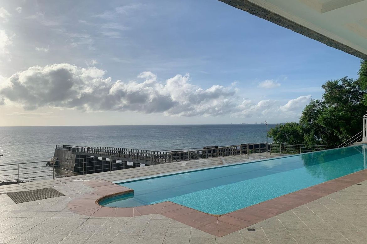 6 Bedroom House for Sale in Estaca, Compostela, Cebu