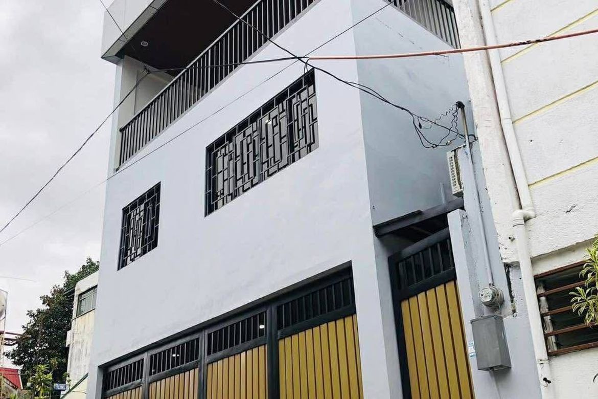 6 Bedroom House for Sale in Holy Spirit, Quezon City, Metro Manila